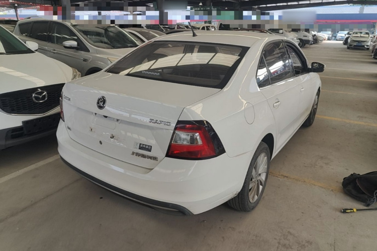 Skoda Rapid 2018 car image #5
