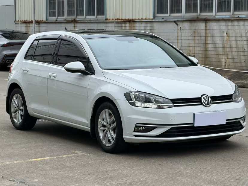 Volkswagen Golf 2019 immagine di auto 