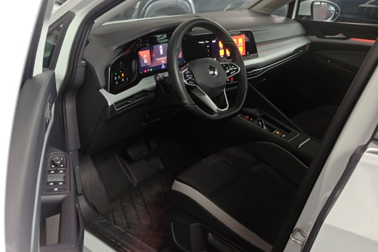 Volkswagen Golf 2021 car image #16
