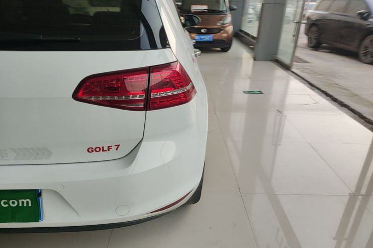 Volkswagen Golf 2015 car image #8
