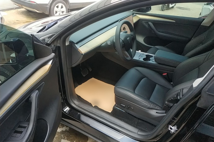 Tesla Model Y 2023 #16 Tesla Model Y 2023 car image #16