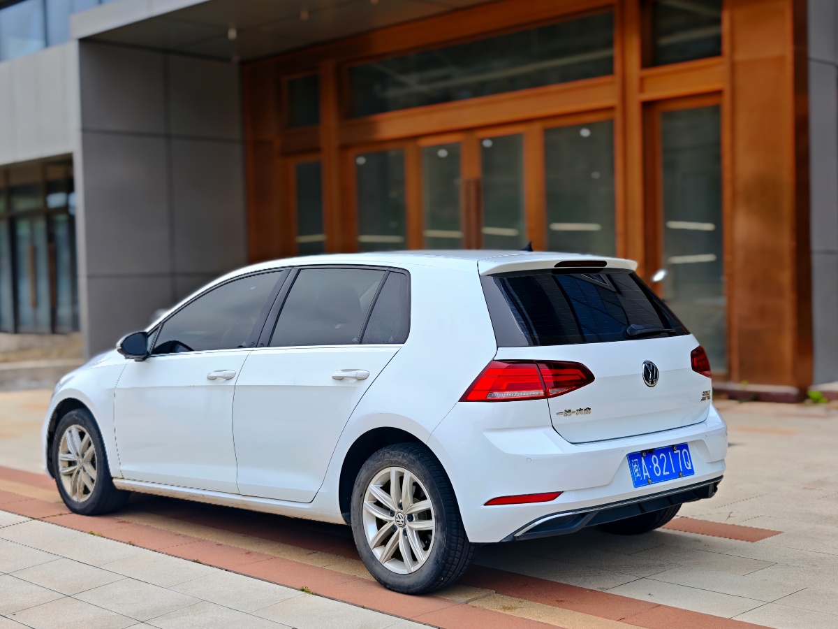 Volkswagen Golf 2019 car image #4