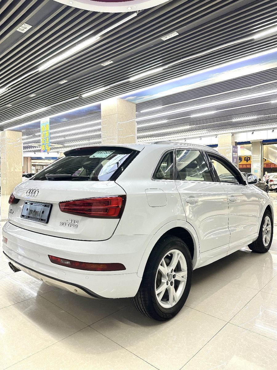 Audi Q3 2016 car image #6