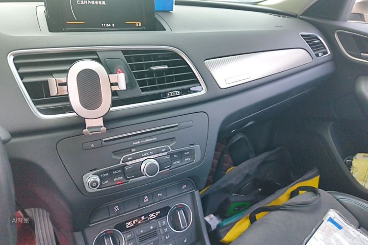 Audi Q3 2017 car image #15
