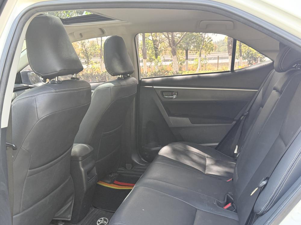 Toyota Corolla 2018 immagine di auto #19