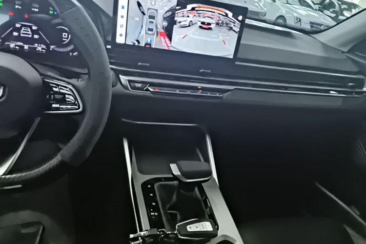 GEELY Emgrand 2023 #13 GEELY Emgrand 2023 car image #13