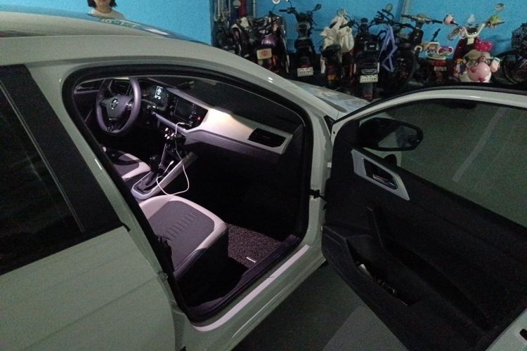 Volkswagen Polo 2021 car image #21