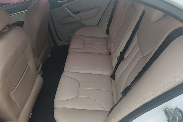 GEELY Emgrand 2016 car image #17