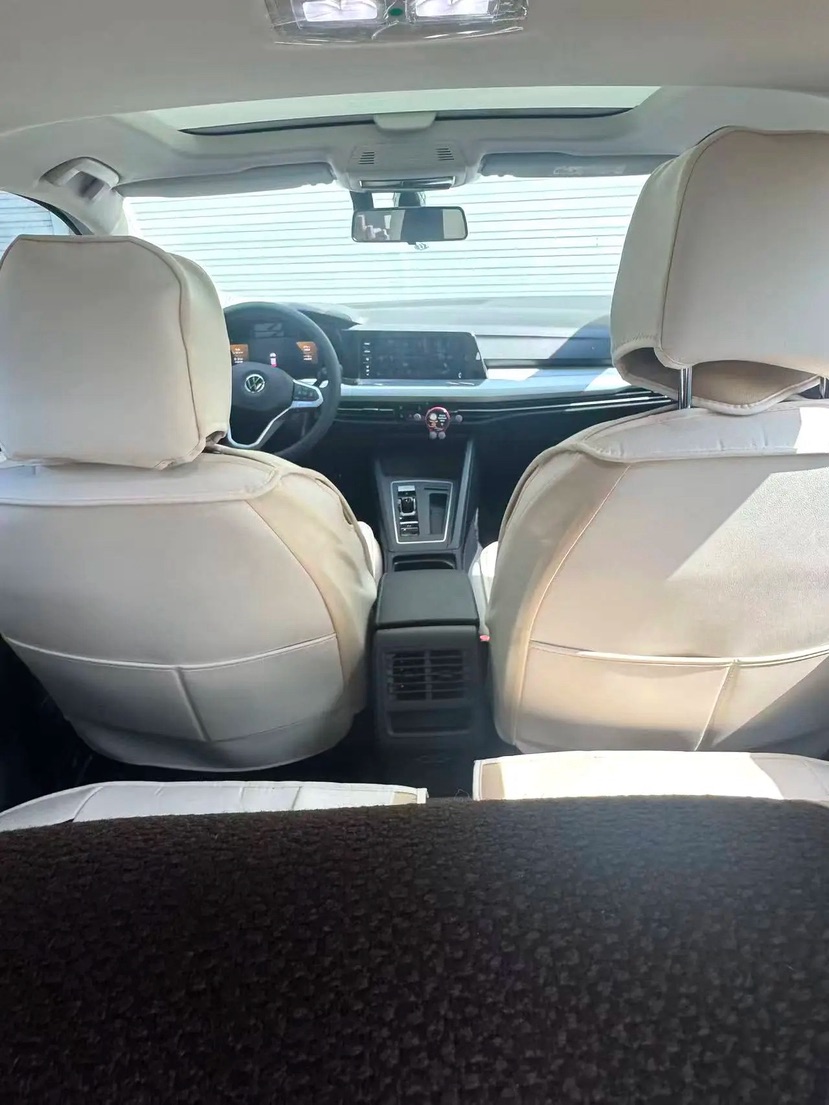 Volkswagen Golf 2023 car image #5