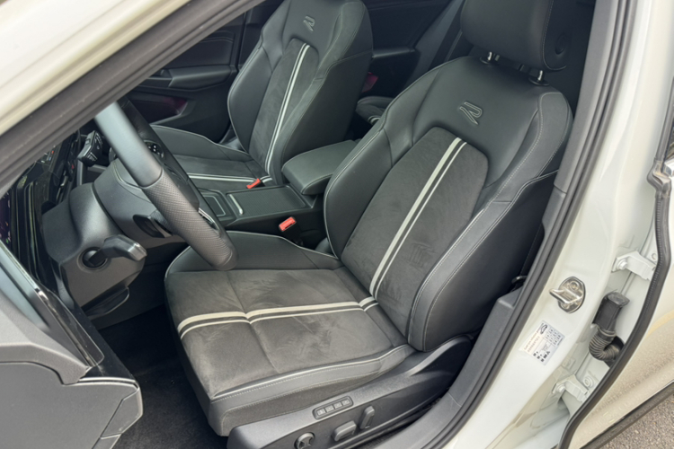 Volkswagen Golf 2021 car image #21