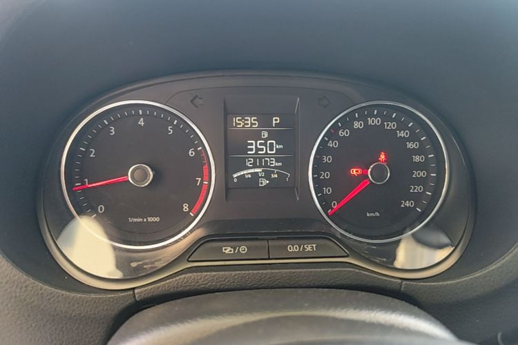 Volkswagen Polo 2015 car image #12