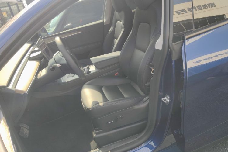 Tesla Model Y 2023 car image #15