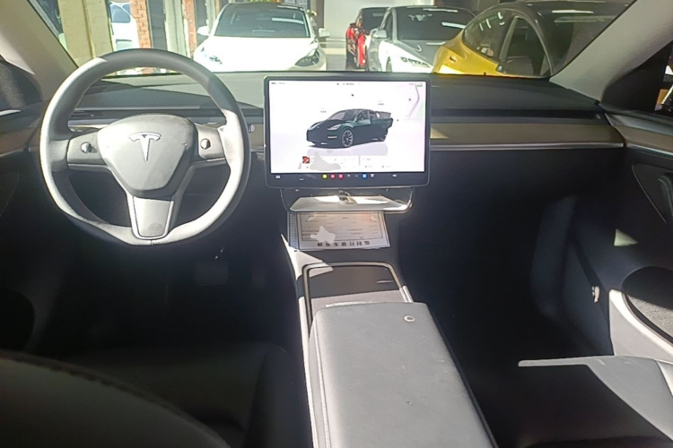 Tesla Model Y 2023 #10 Tesla Model Y 2023 car image #10