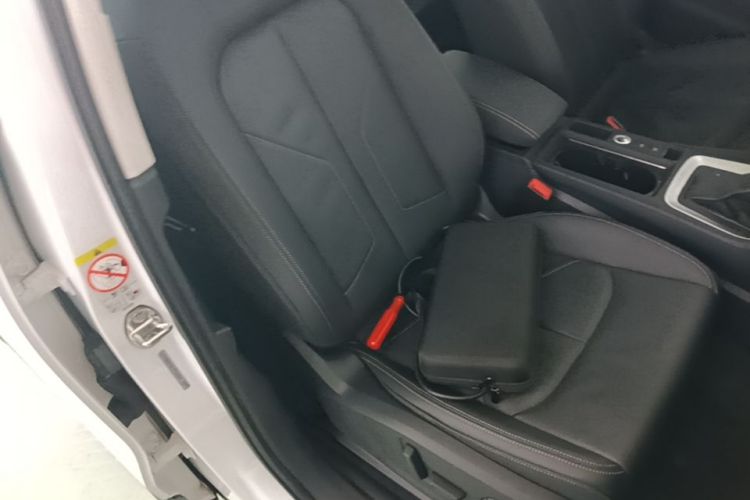 Audi Q3 2020 car image #24