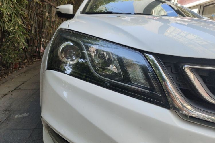 GEELY Emgrand 2017 car image #8
