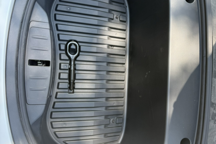 Tesla Model 3 2023 car image #21