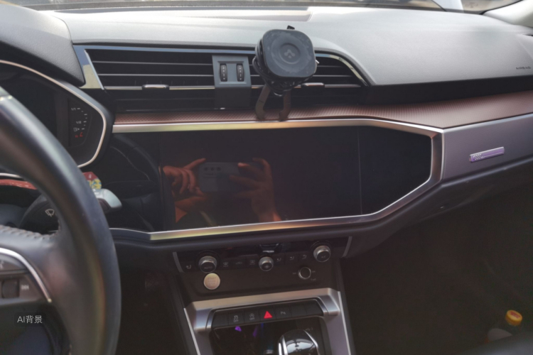 Audi Q3 2019 car image #15
