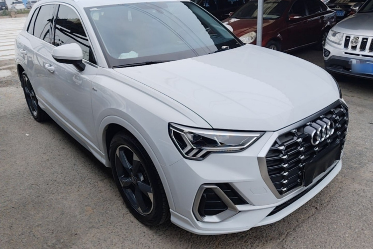 Audi Q3 2020 car image #4