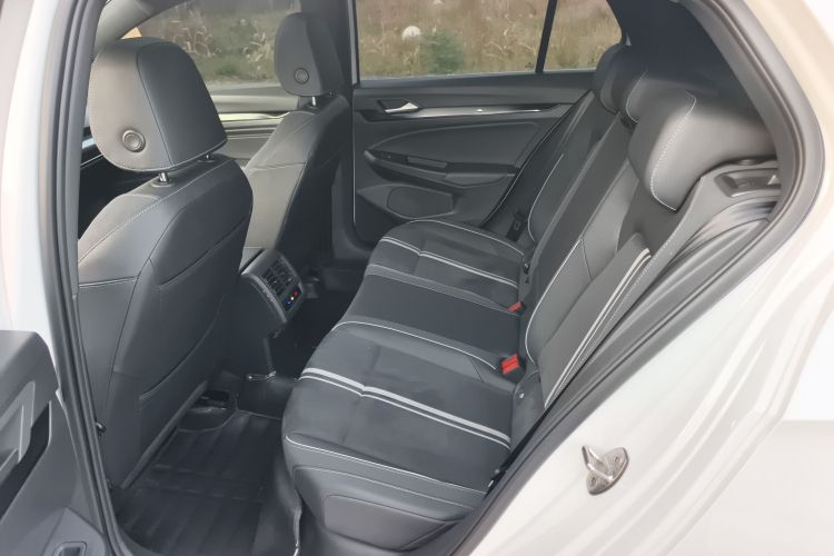 Volkswagen Golf 2021 car image #13