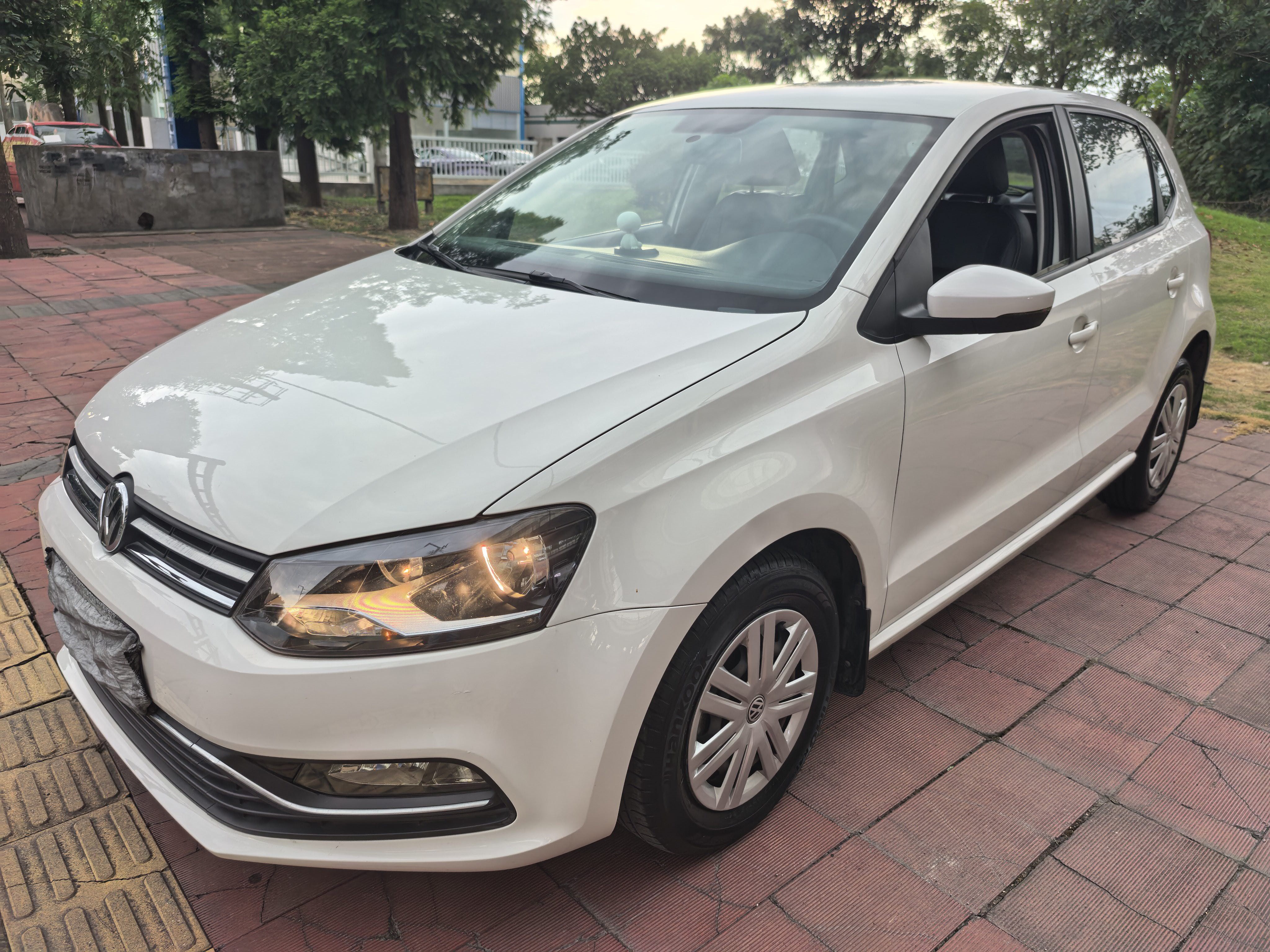 Volkswagen Polo 2016 car image 