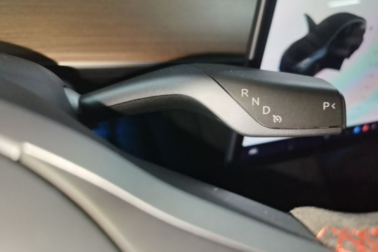 Tesla Model Y 2021 car image #14