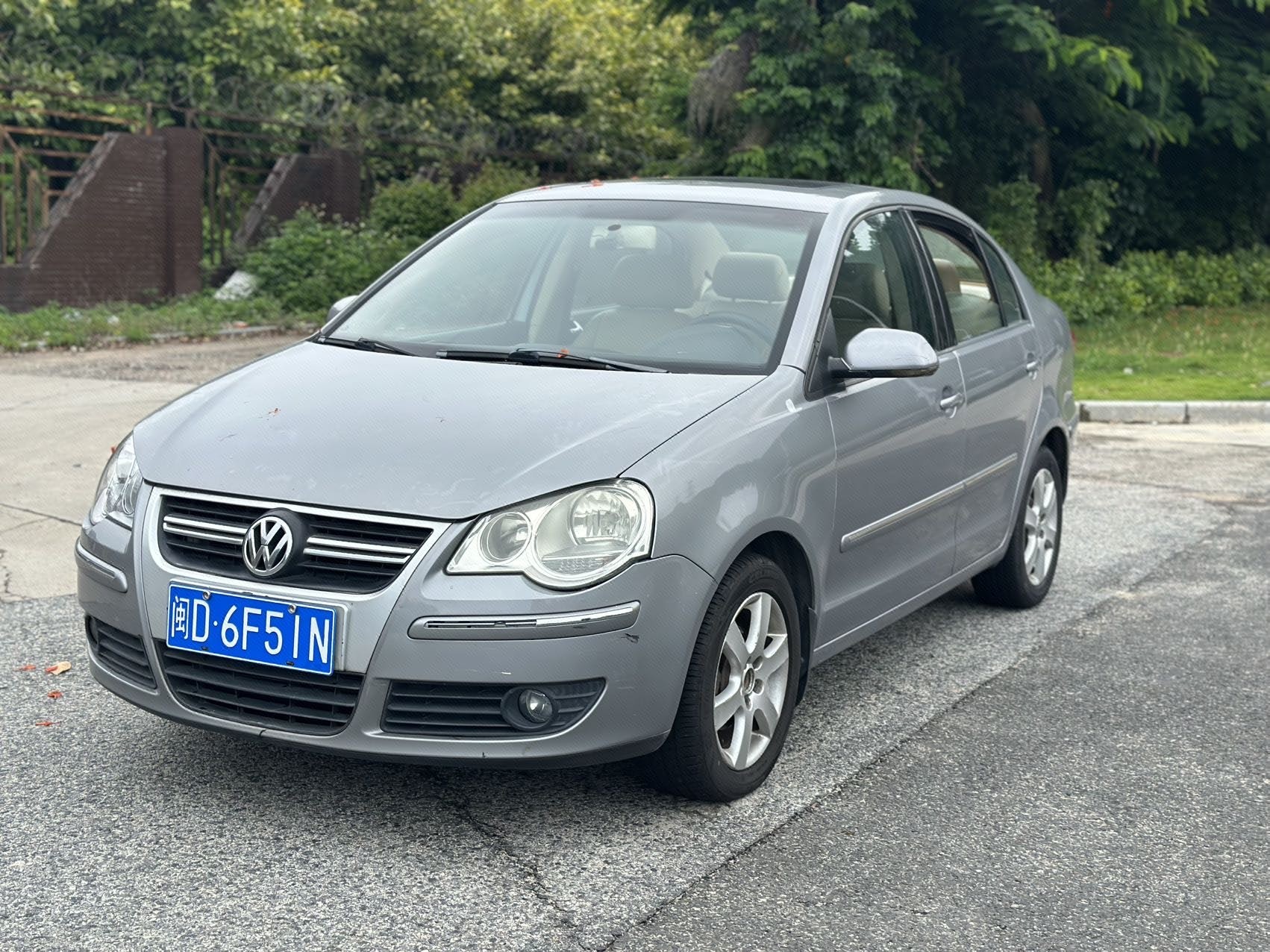 Volkswagen Polo 2010 car image 