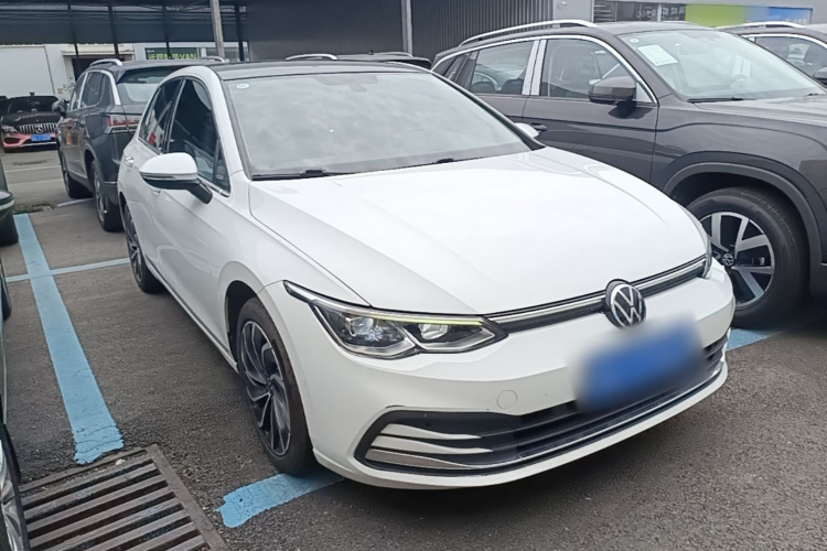 Volkswagen Golf 2024 car image #4