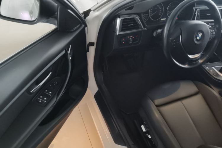 BMW 3 Series 2018 #16 BMW 3 Series 2018 immagine di auto #16