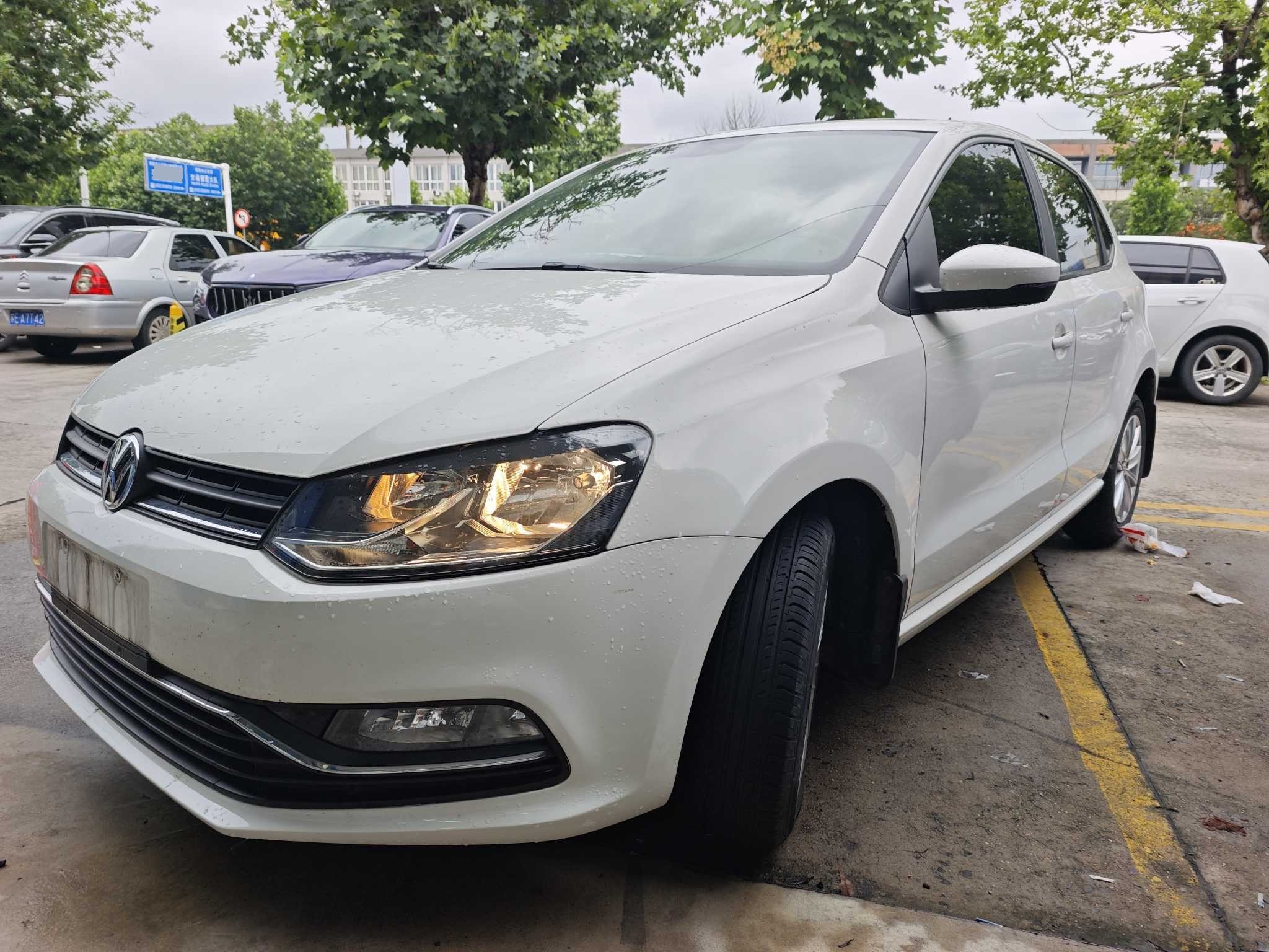 Volkswagen Polo 2015 Volkswagen Polo 2015 car image