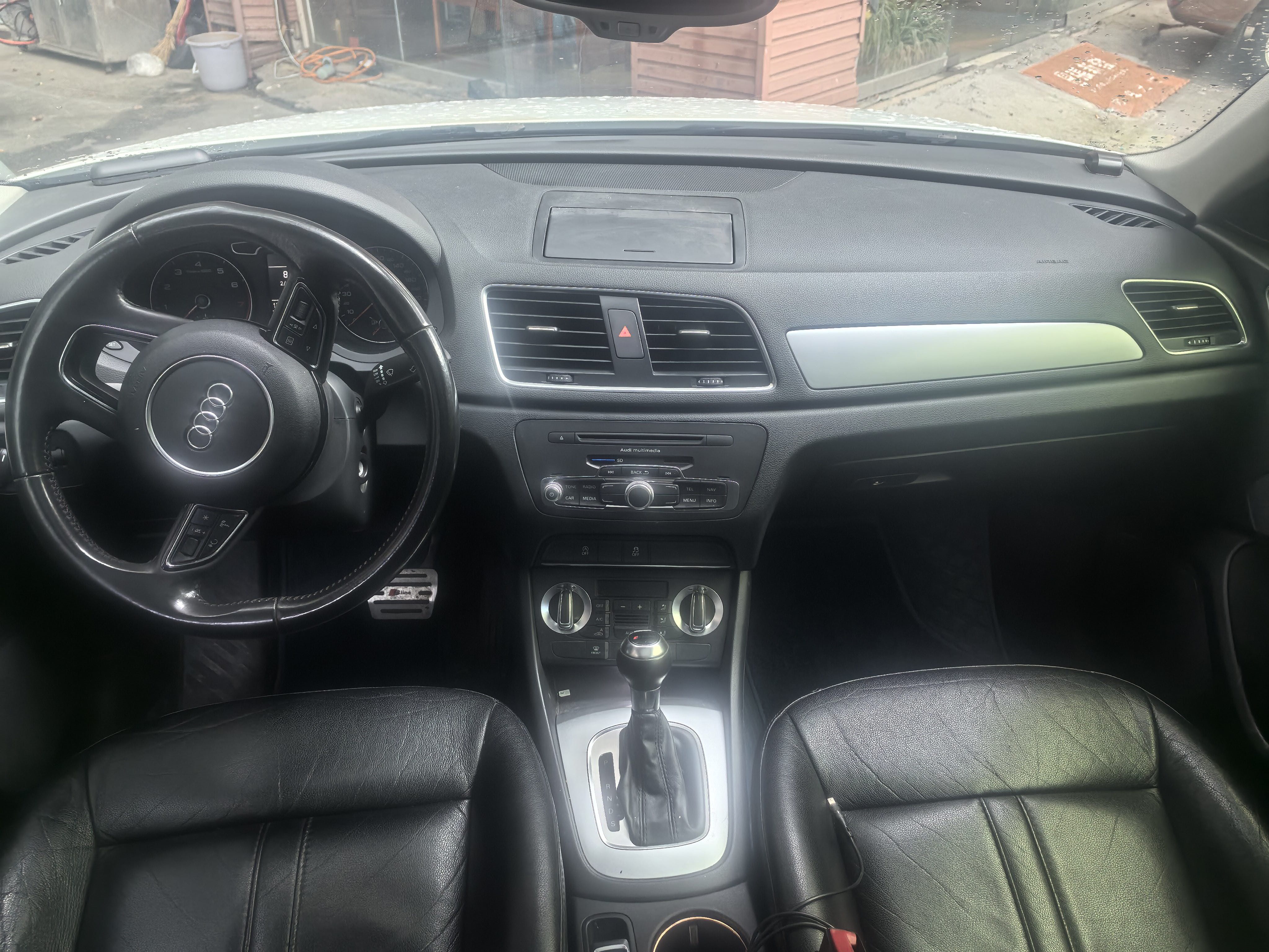 Audi Q3 2015 car image #6