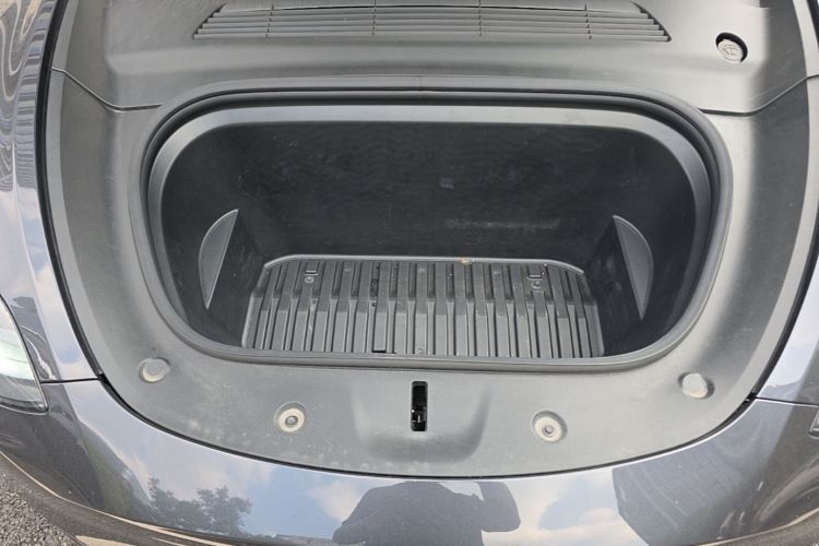 Tesla Model Y 2024 #20 Tesla Model Y 2024 car image #20