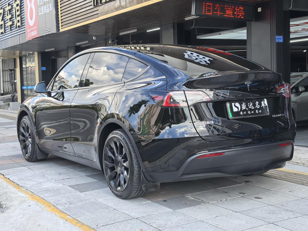 Tesla Model Y 2023 #4 Tesla Model Y 2023 صورة سيارة #4
