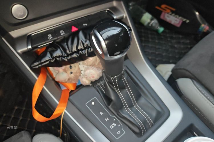Audi Q3 2021 car image #16