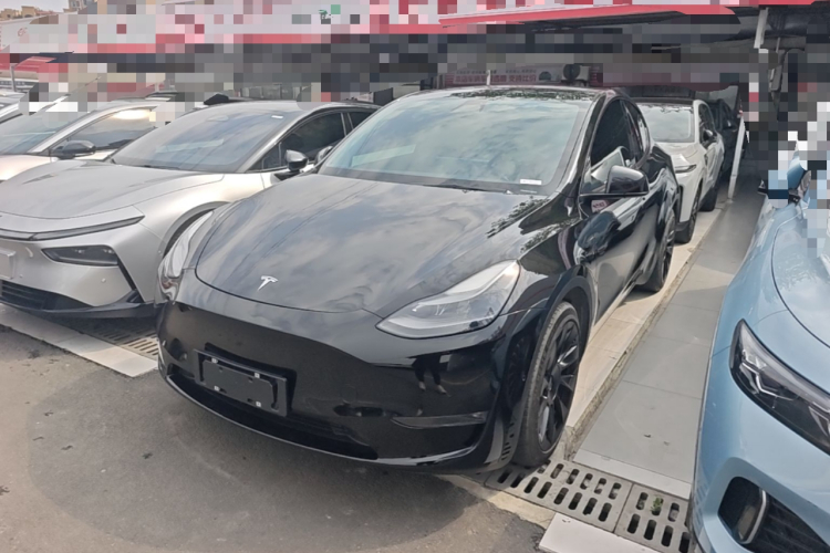 Tesla Model Y 2021 car image #2