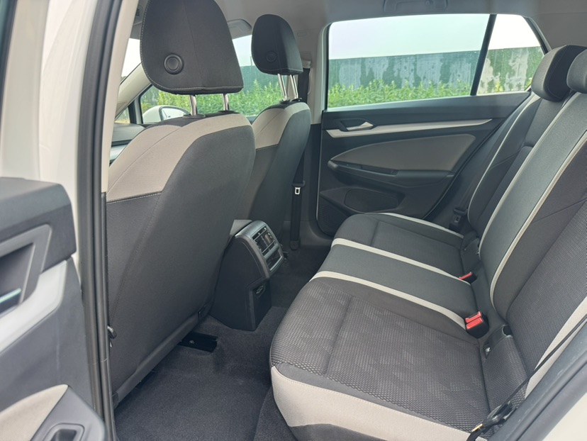 Volkswagen Golf 2023 immagine di auto #5