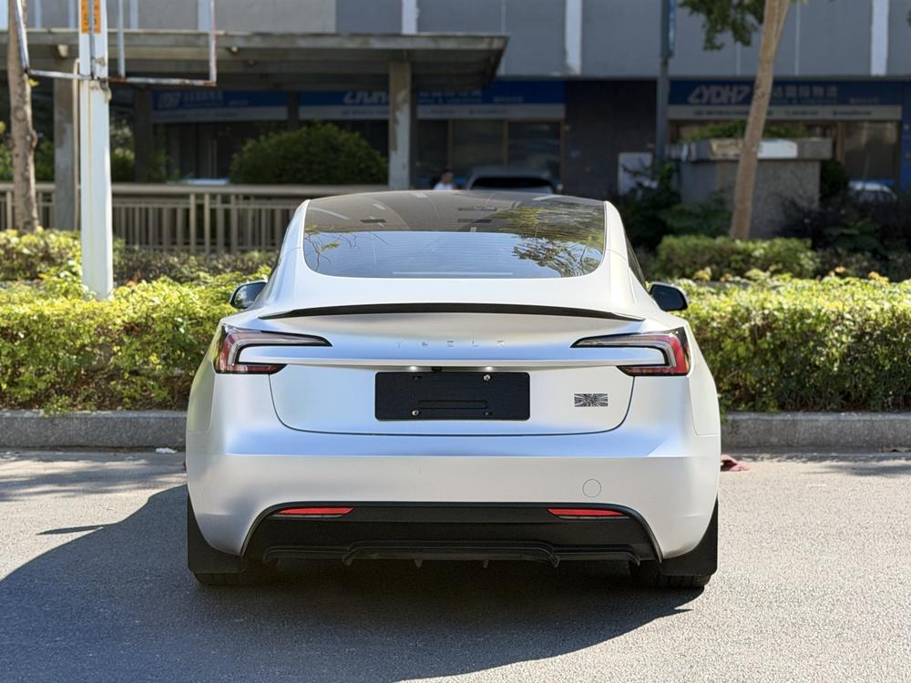 Tesla Model 3 2025 car image #4