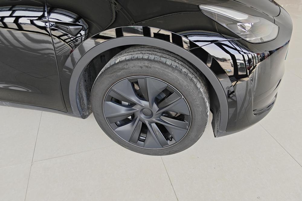 Tesla Model Y 2023 car image #10