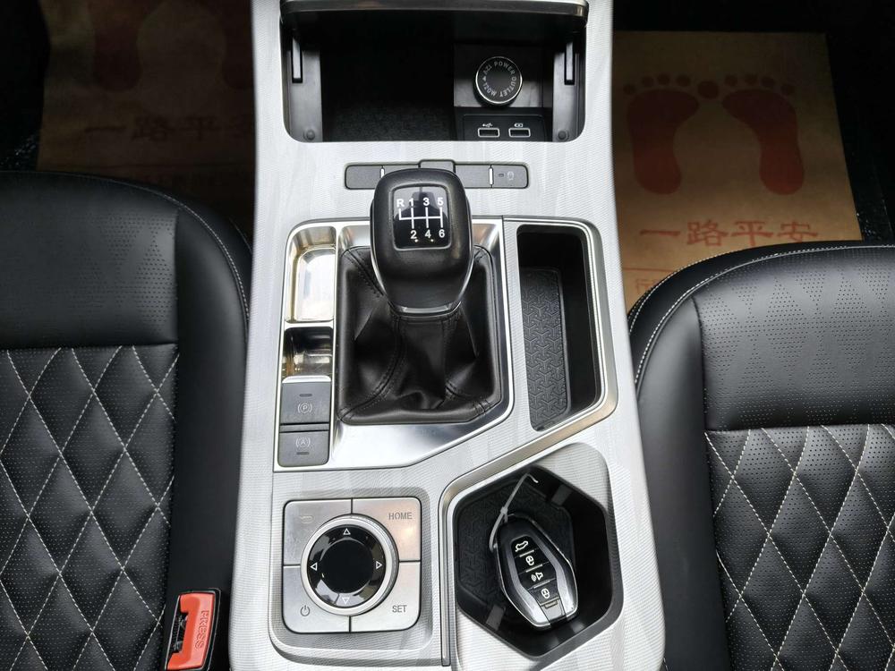 Jetour X70 PLUS 2023 car image #13