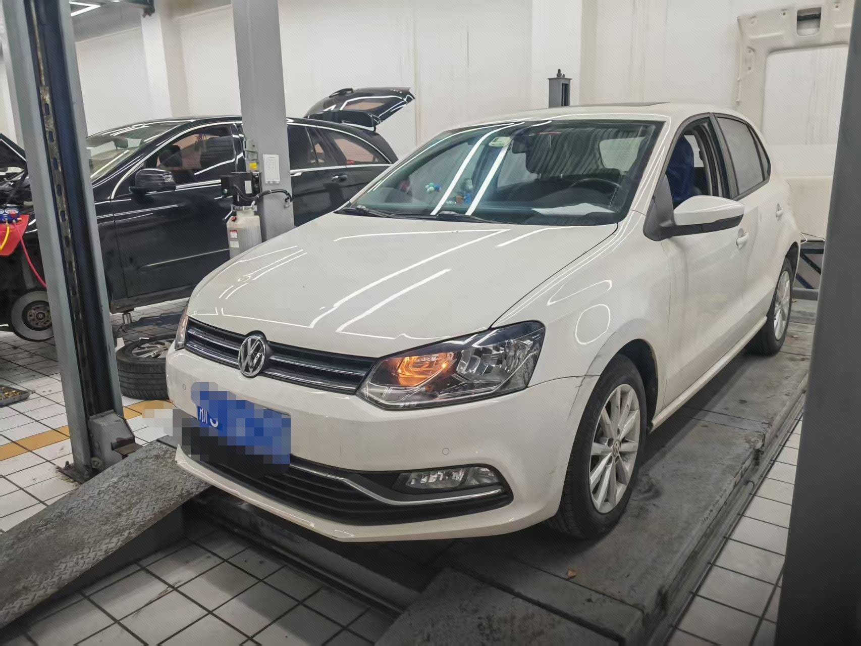 Volkswagen Polo 2016 car image 