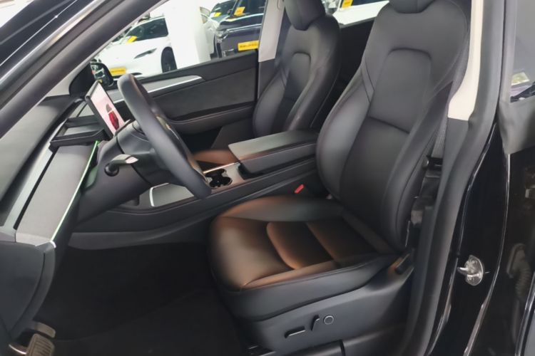 Tesla Model Y 2023 car image #15