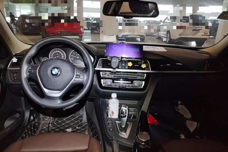 BMW 3 Series 2019 car image #10