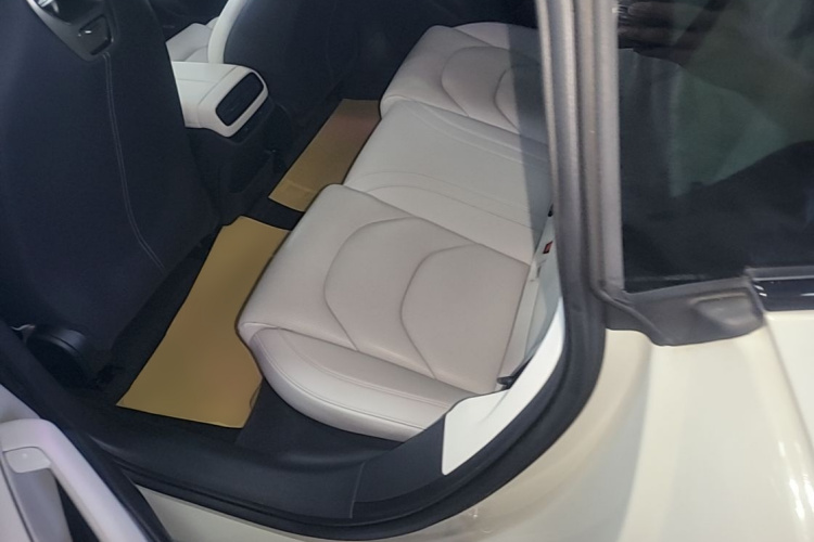 MI SU7 2025 car image #13