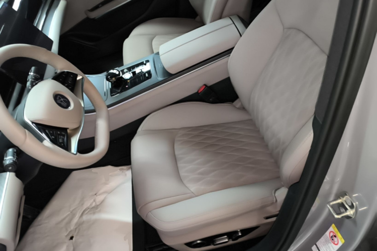 BYD Han 2025 #15 BYD Han 2025 изображение автомобиля #15