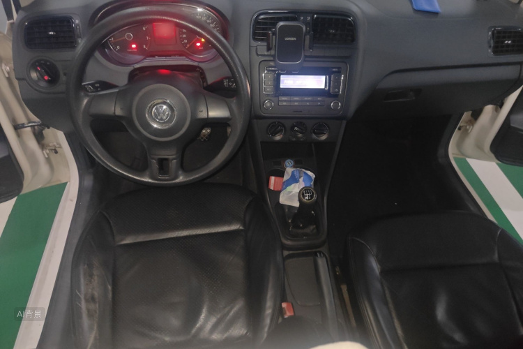 Volkswagen Polo 2012 car image #11