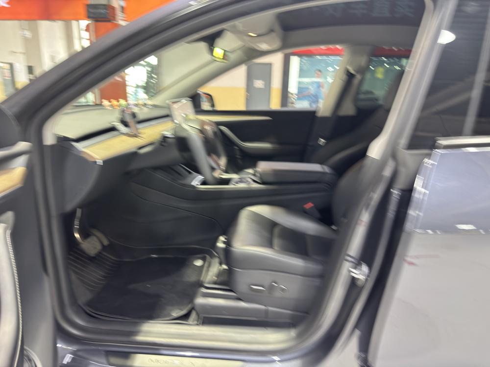 Tesla Model Y 2022 immagine di auto #15
