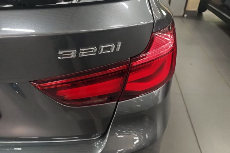BMW 3 Series GT 2019 imagem de carro #8