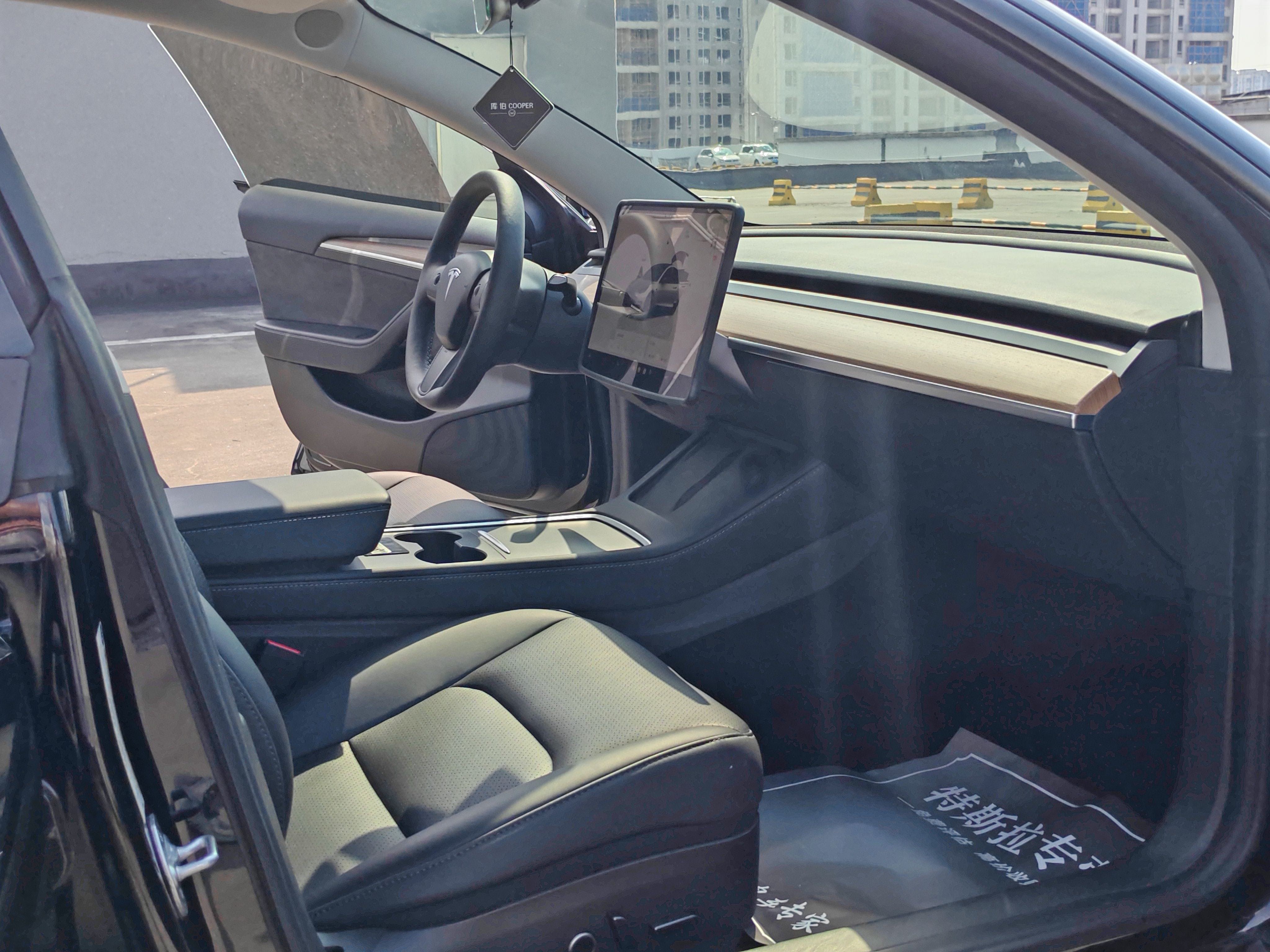 Tesla Model 3 2026 car image #9