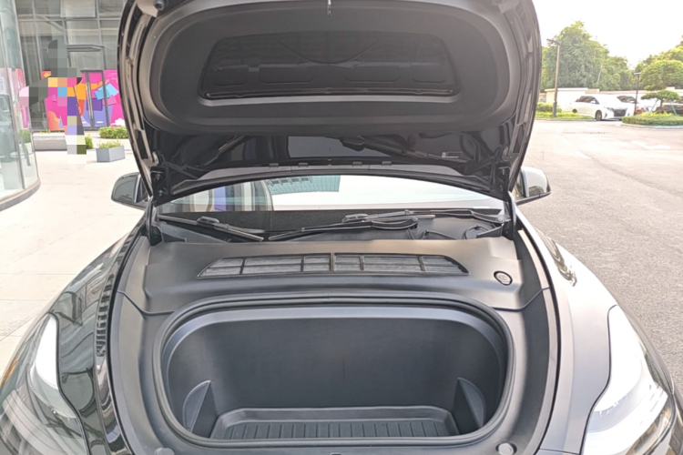 Tesla Model Y 2022 immagine di auto #22