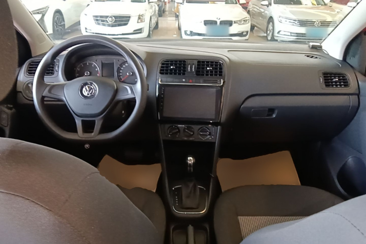 Volkswagen Polo 2017 car image #10
