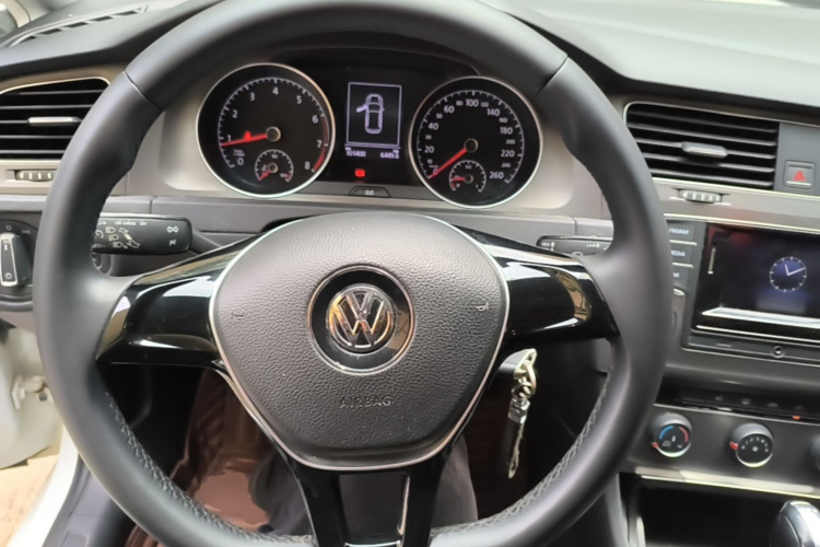 Volkswagen Golf 2016 car image #15